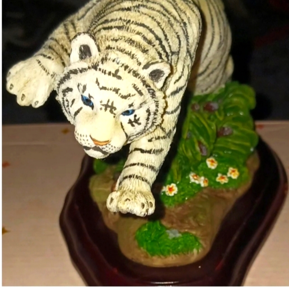White Tiger Statue Collectible